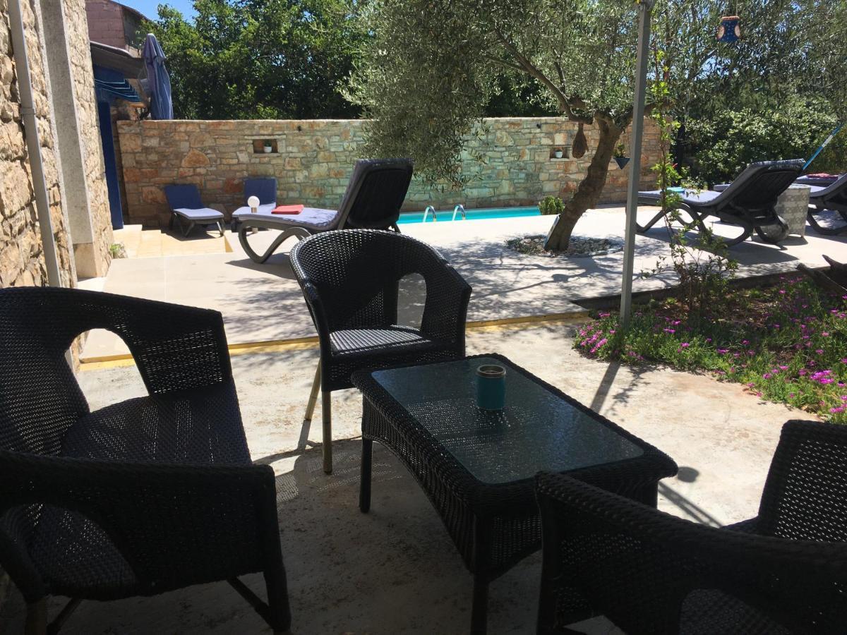 Holiday Home Ava1 With Pool & Holiday Home Ava2 With Whirlpool Baderna Eksteriør billede