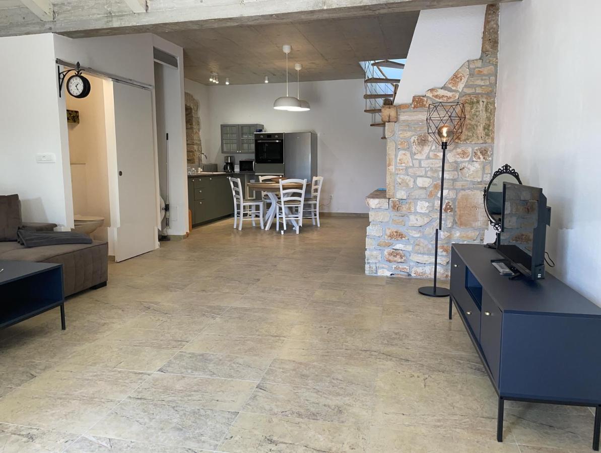 Holiday Home Ava1 With Pool & Holiday Home Ava2 With Whirlpool Baderna Eksteriør billede