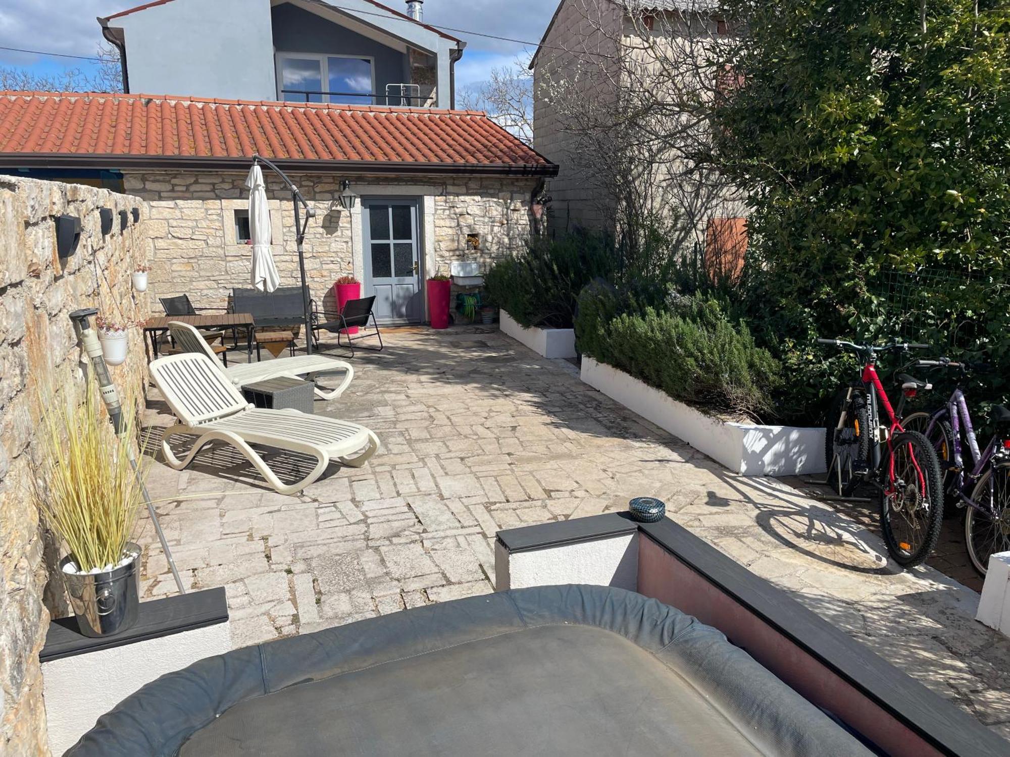 Holiday Home Ava1 With Pool & Holiday Home Ava2 With Whirlpool Baderna Eksteriør billede